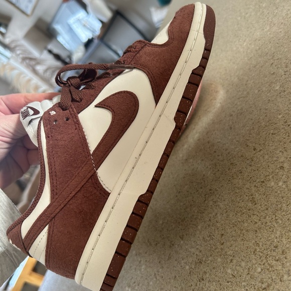 NWT Nike Brown and White Sneakers - Picture 6 of 7